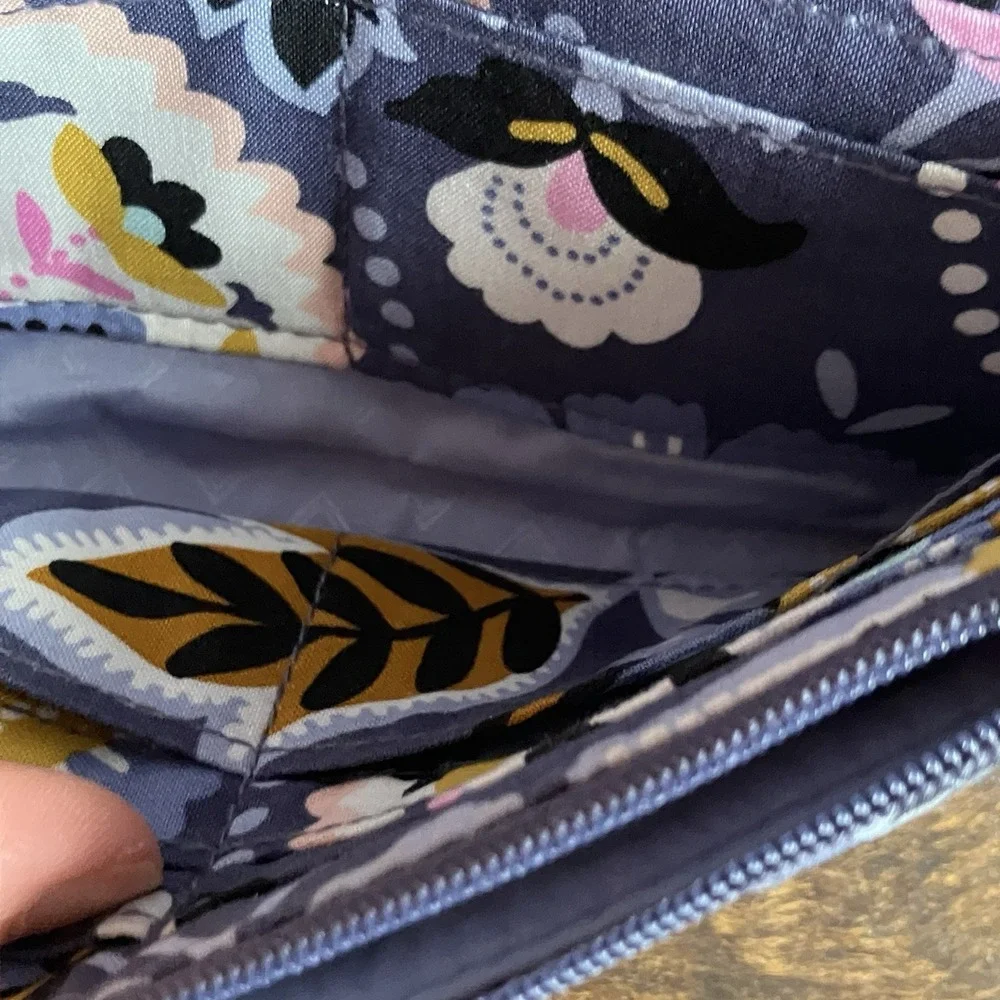 Vera Bradley RFID All in One Wristlet Wallet Quilted Floral Blue Purple